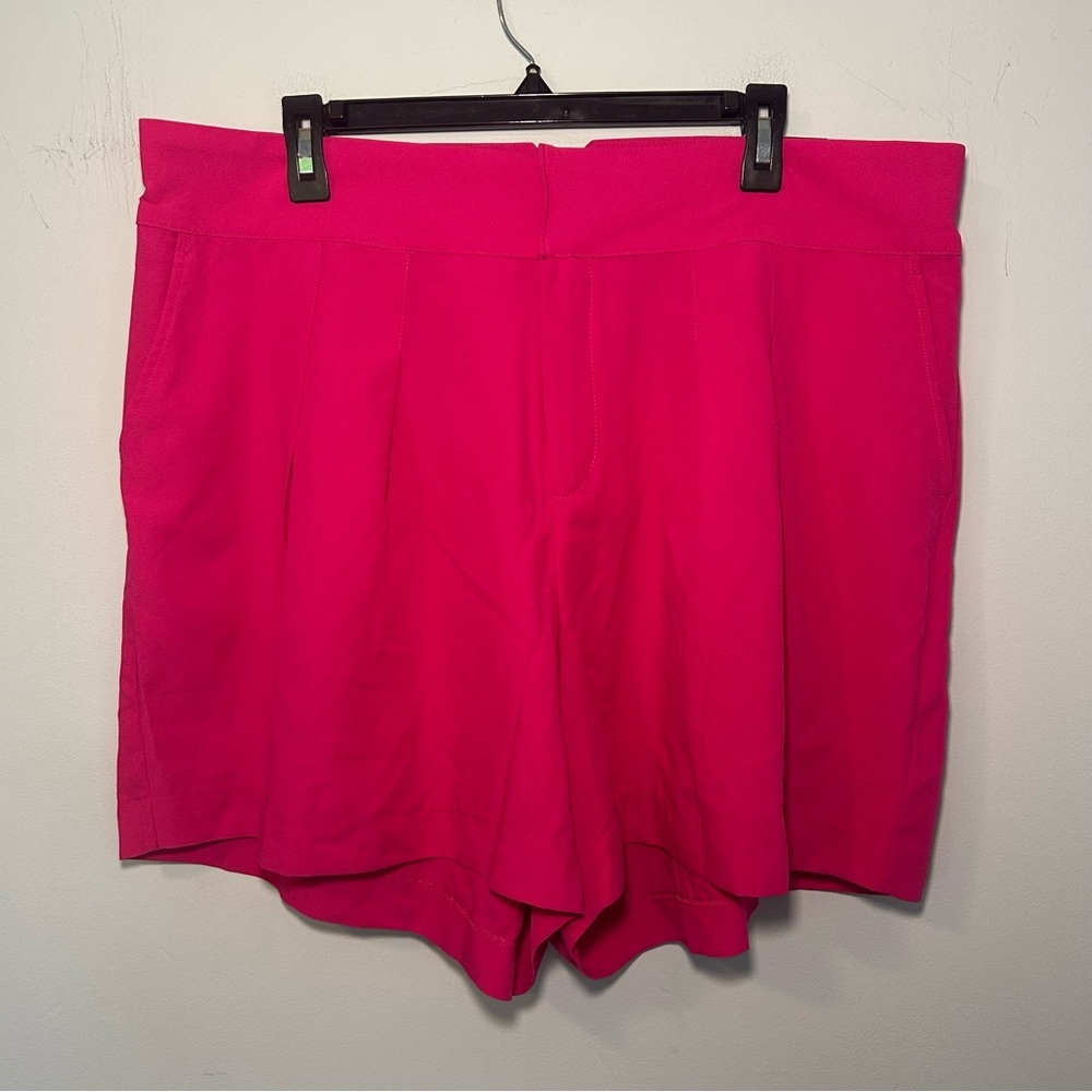 NWT Torrid Pink Peacock Wide Leg Studio Crepe Shorts Size 18